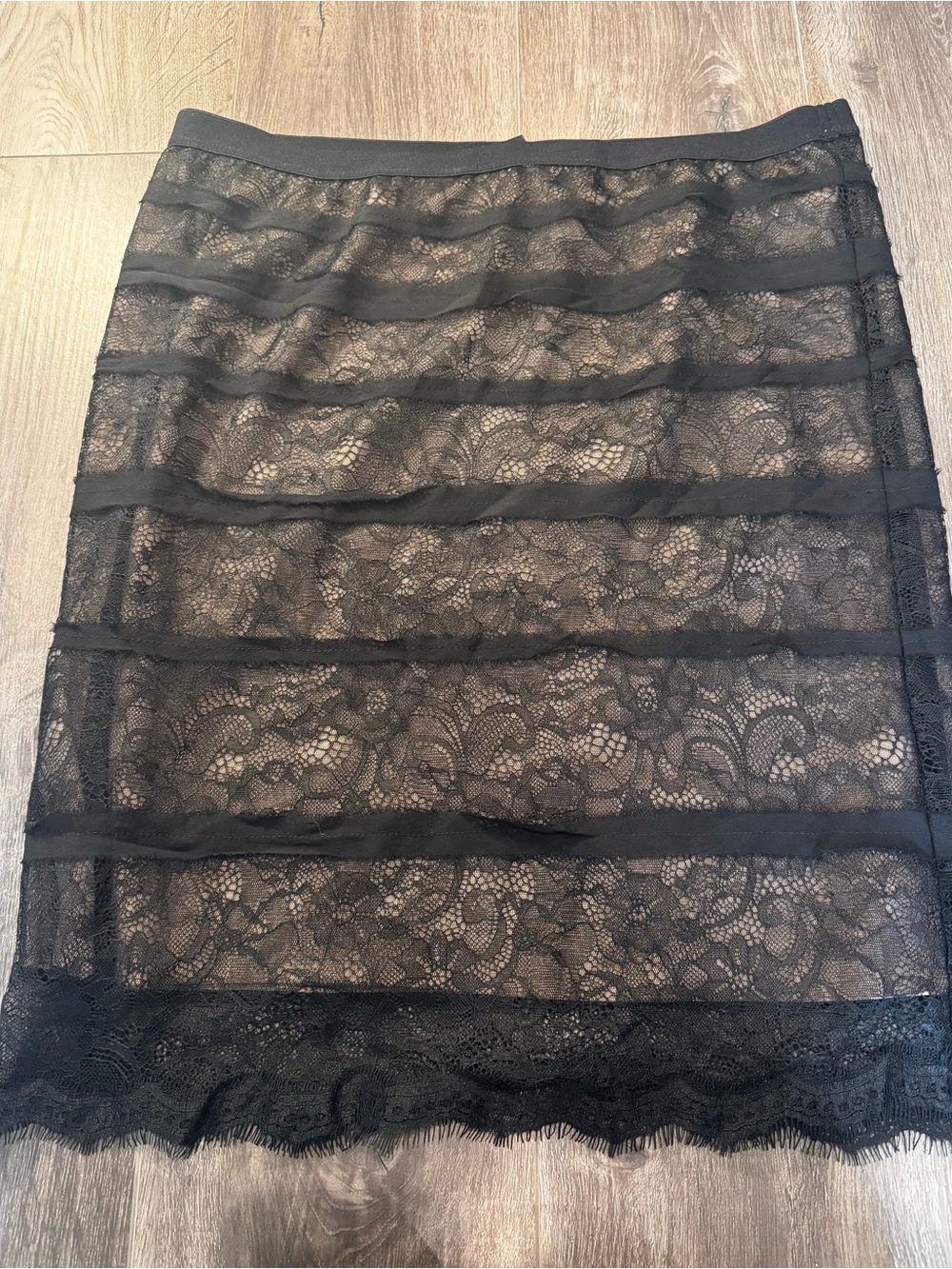 BCBGMAXAZRIA Jocelyn Lace Pencil Skirt M Black Nude NWT $168 Tiered
